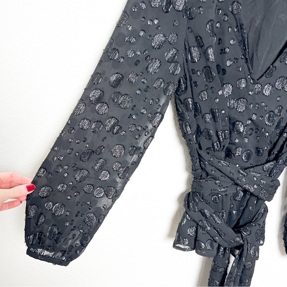J.Crew Tie Waist V Neck Blouse Top Metallic Polka Dot Jacquard Size Small Black - Picture 4 of 9